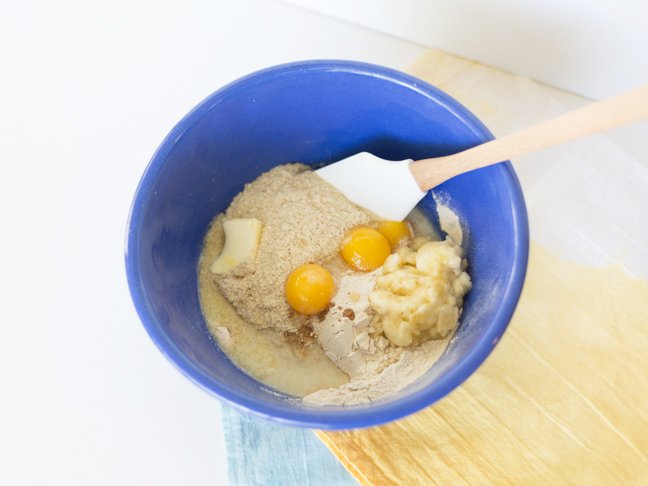 baby-cereal-pancake-ingredients-blue-bowl