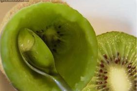 preparing kiwi for babies to eat