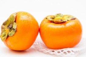 Persimmons are a great choice for baby! Find out how to give baby this yummy fruit.